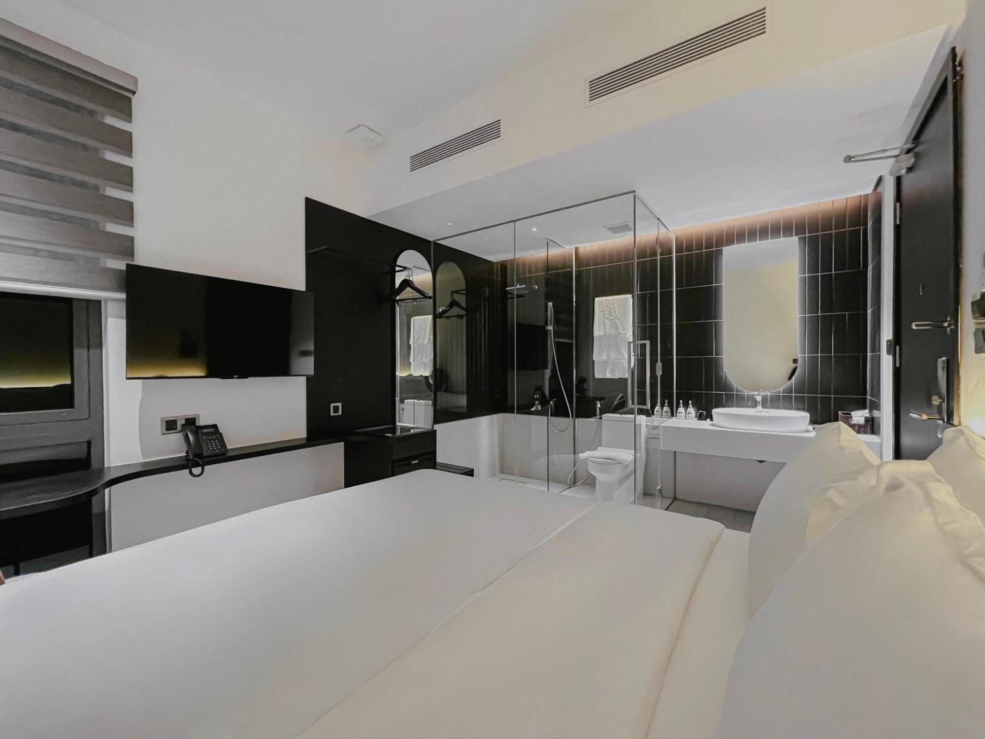 The Concept Hotel Hcmc- District 1 Хошимин Екстериор снимка