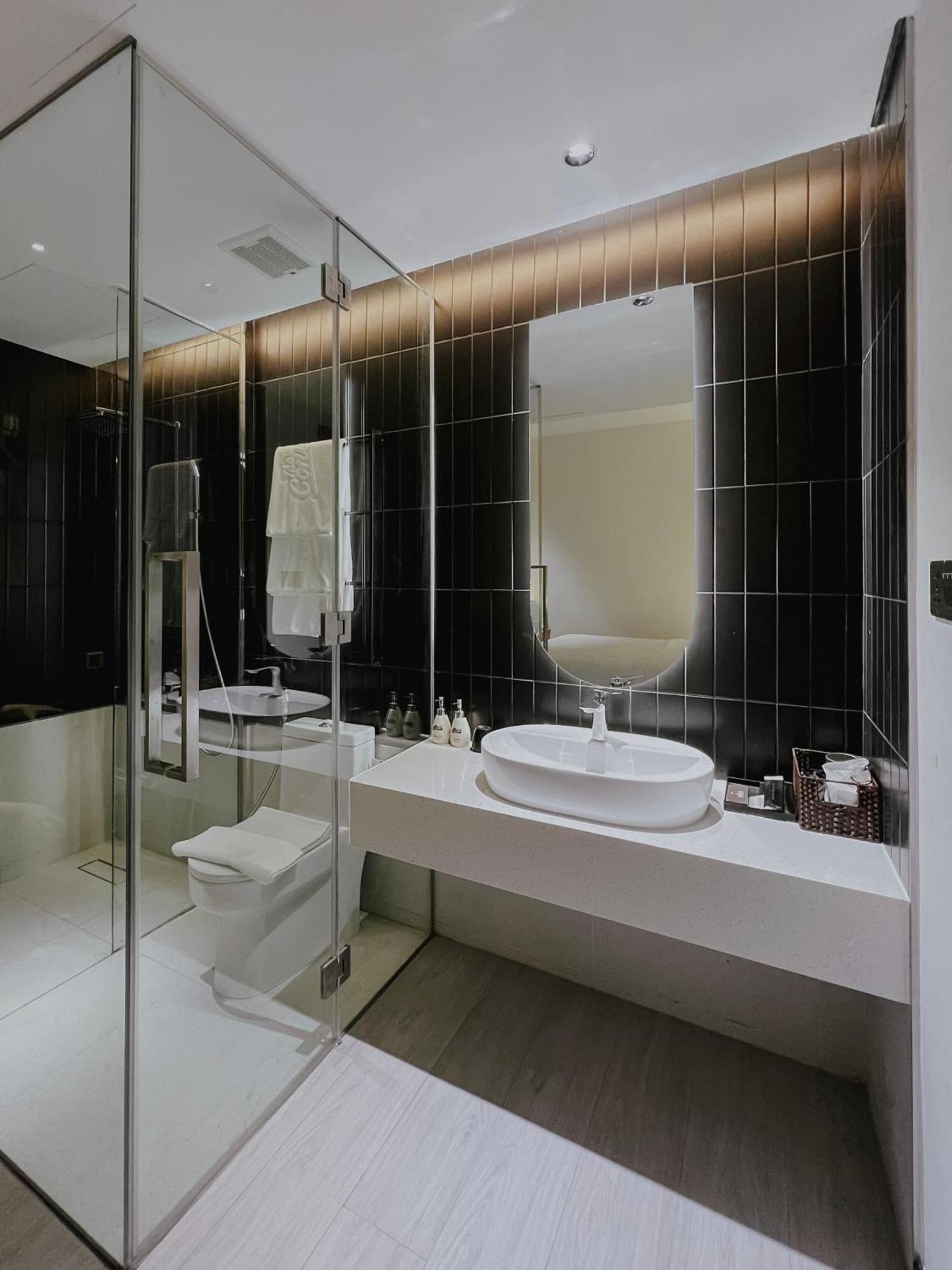 The Concept Hotel Hcmc- District 1 Хошимин Екстериор снимка