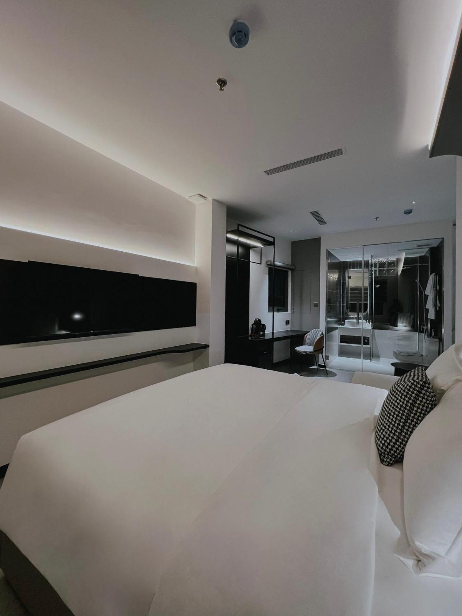 The Concept Hotel Hcmc- District 1 Хошимин Екстериор снимка