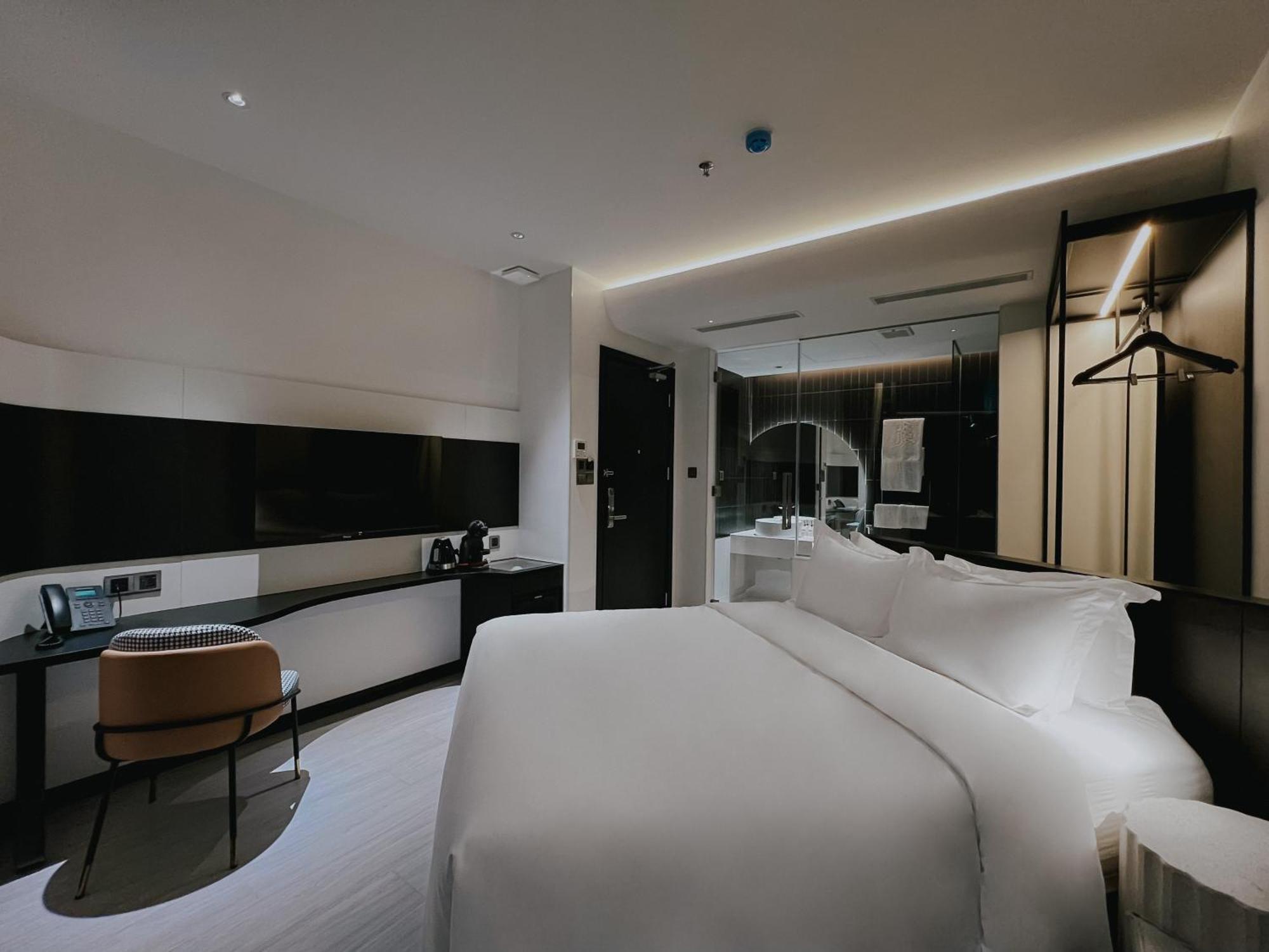 The Concept Hotel Hcmc- District 1 Хошимин Екстериор снимка