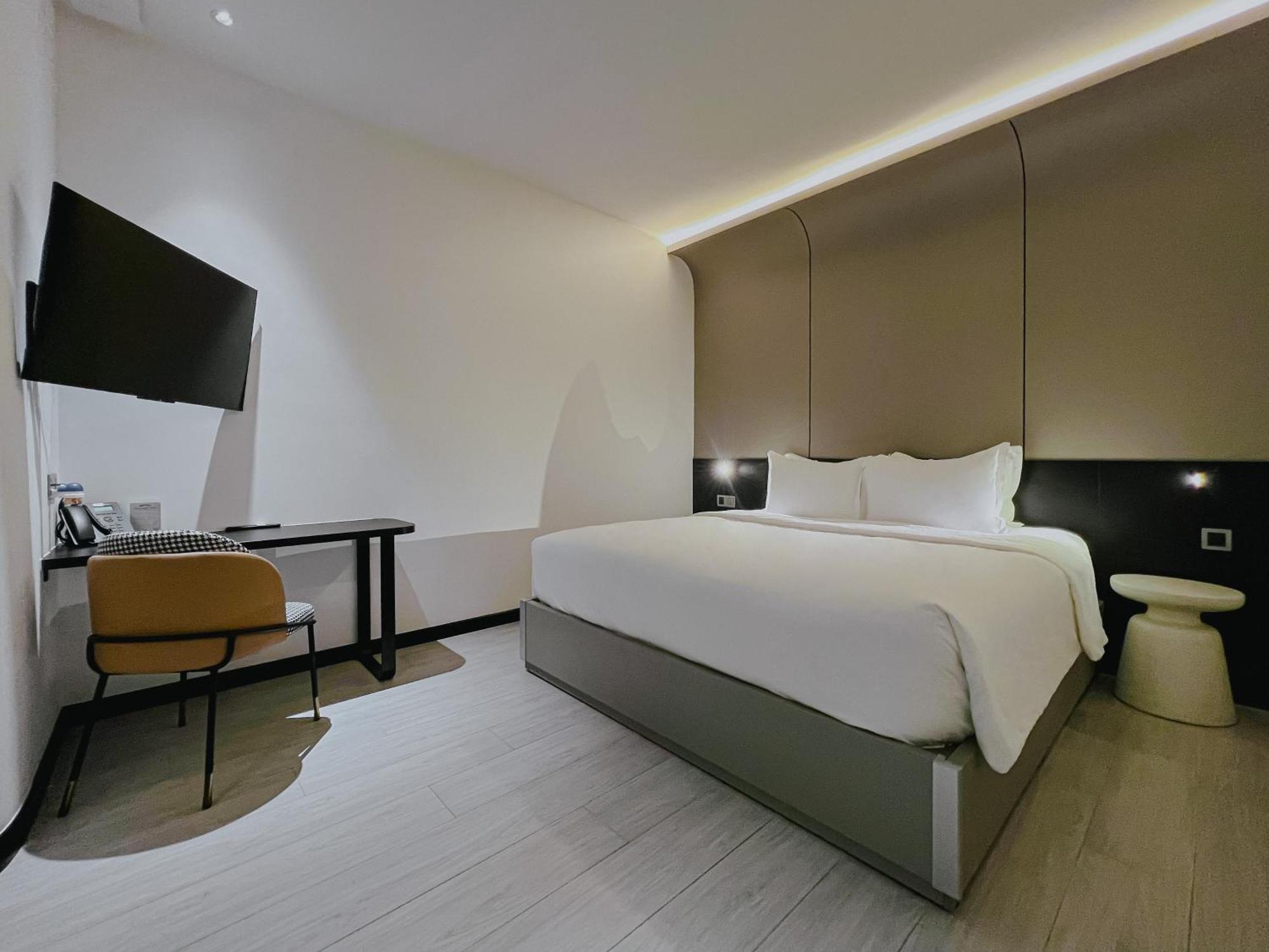 The Concept Hotel Hcmc- District 1 Хошимин Стая снимка